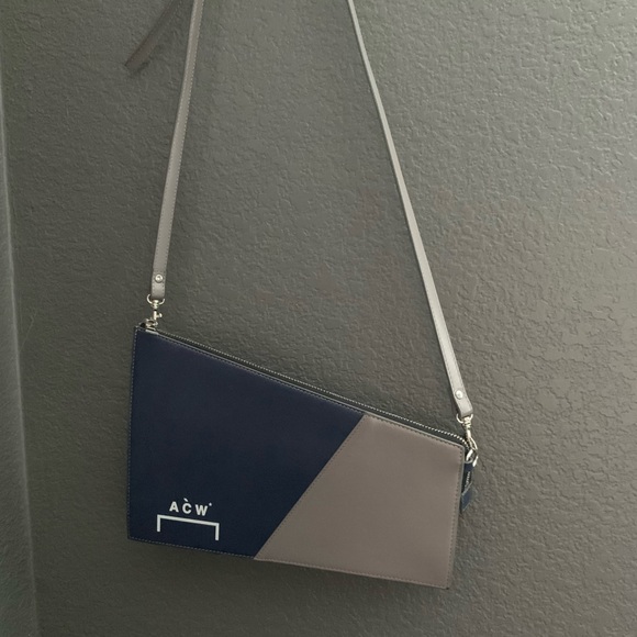 A-Cold-Wall Shoulder Bag - Picture 4 of 8